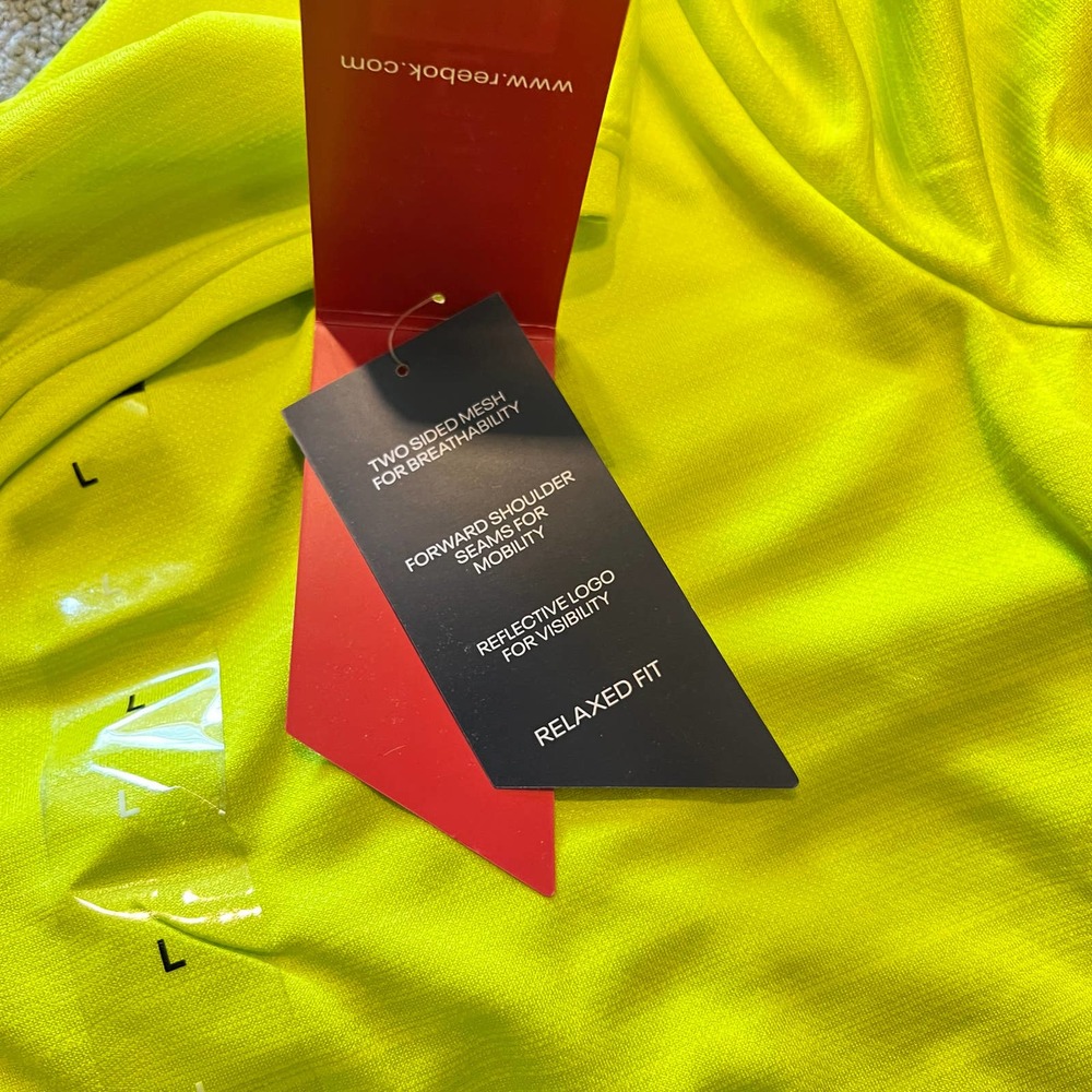 Reebok Activewear Yellow Crewneck Shirt NEW Men's Size Large - Picture 3 of 6